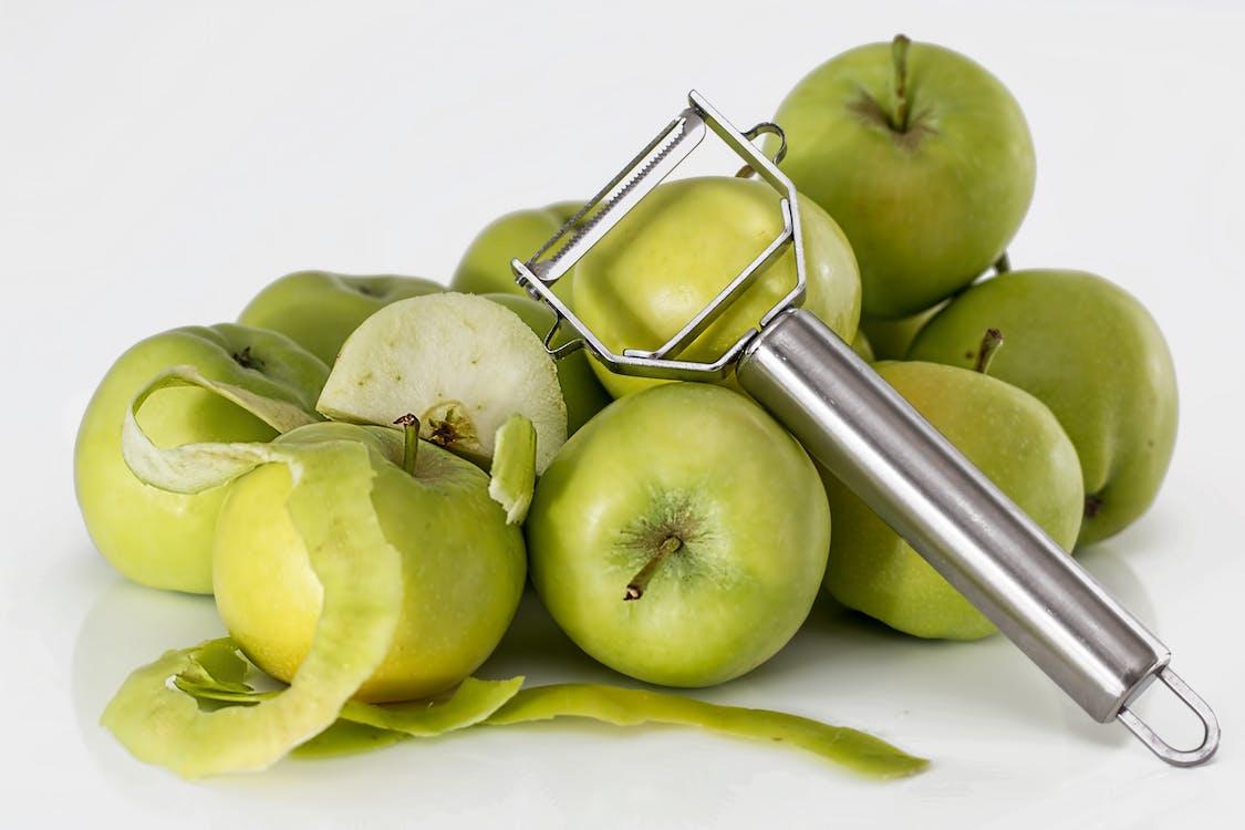 apple-peeler-fruit-green-39354.jpg